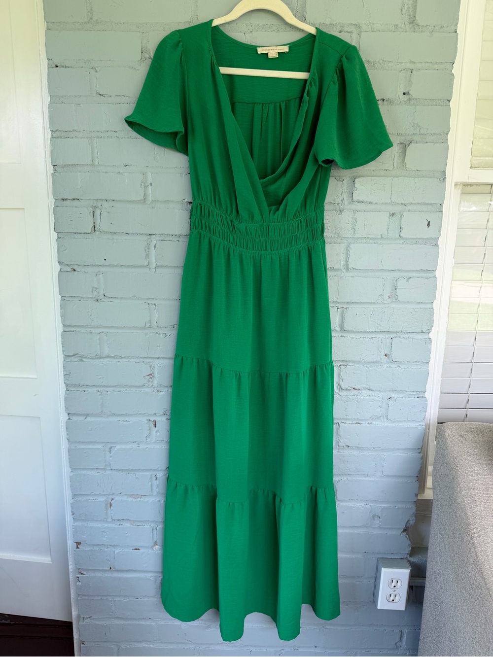 Emerald Green Tiered Maxi Dress with V-Neck and Flutter Sleeves